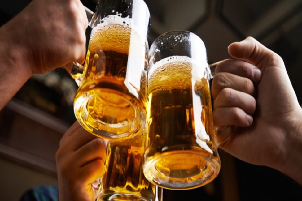 Las cervecerías temen restricciones y se ofrecen como "parte de la solución" ante fiestas clandestinas