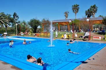 Piden cerrar las termas en Salto. Piden cerrar las termas en Salto.