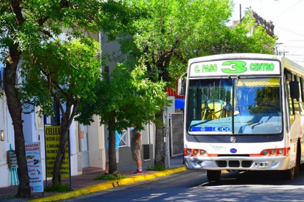 Se aprobó la implementación de un carril exclusivo para colectivos pero la oposición pidió revisar la medida