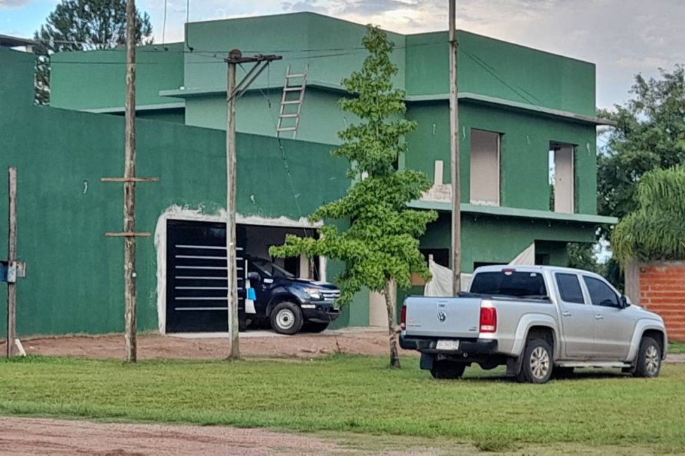 La Policía Federal realiza allanamientos en un drugstore y otros domicilios de la ciudad y el departamento