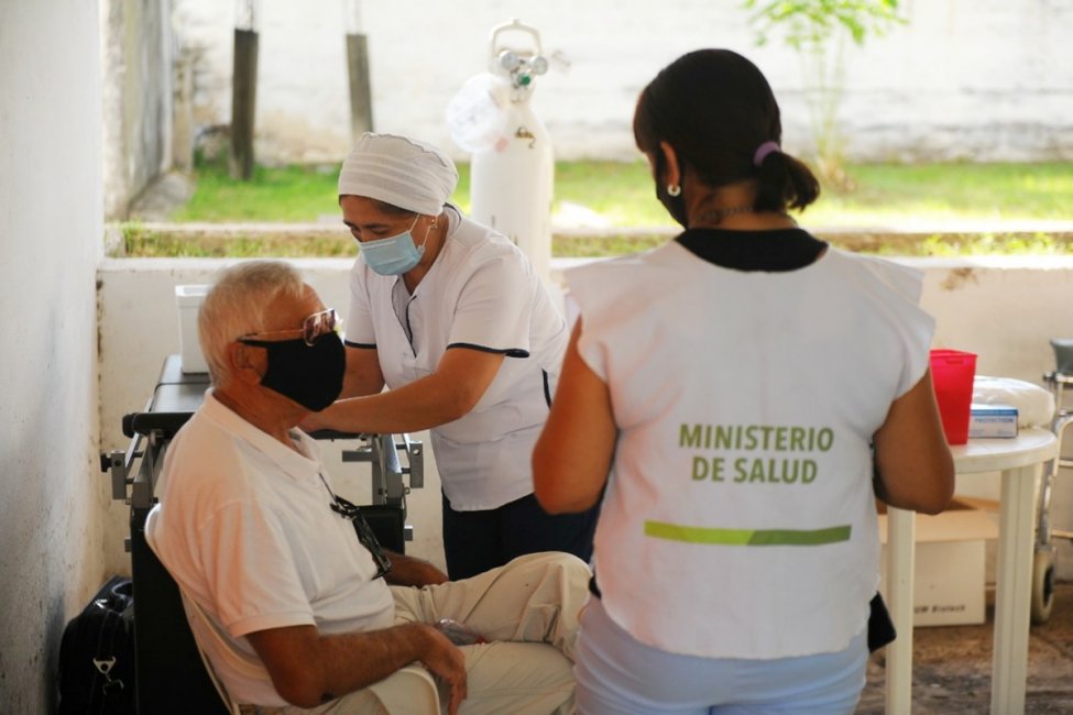 Provincia afirma que se desarrolla con éxito el plan de vacunación a adultos mayores