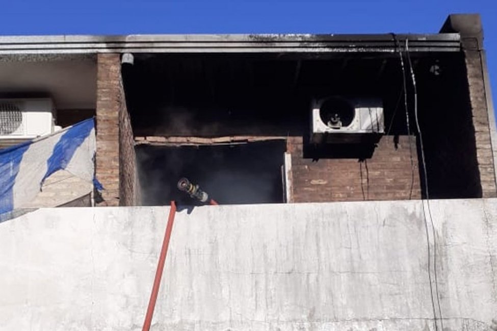 Investigan un incendio que podría estar vinculado a un ataque por violencia de género