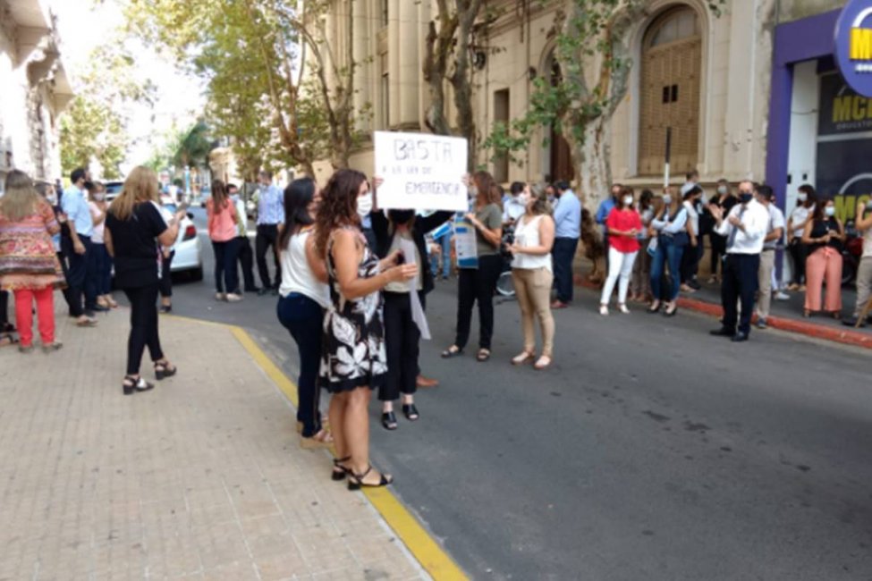 Trabajadores del poder judicial se manifestaron frente a Tribunales