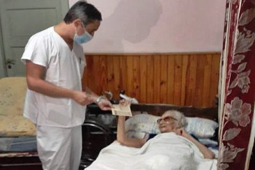 Aclaran cómo actuar con los adultos mayores que están postrados. Aclaran cómo actuar con los adultos mayores que están postrados.