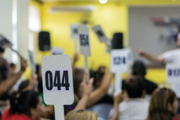 Será a las 9 de la mañana. Será a las 9 de la mañana.