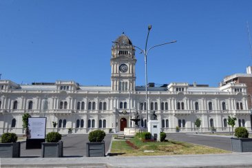 El diálogo con el gobierno se retomará el 6 de mayo. El diálogo con el gobierno se retomará el 6 de mayo.