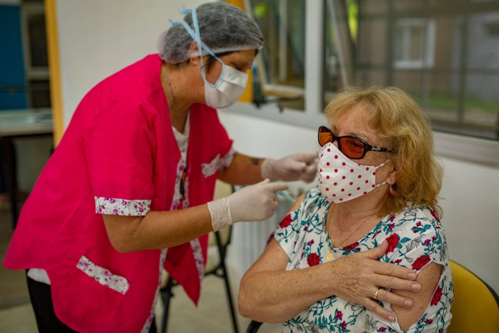 Comienza la inscripción a adultos de entre 60 y 69 años para vacunarse contra el Covid