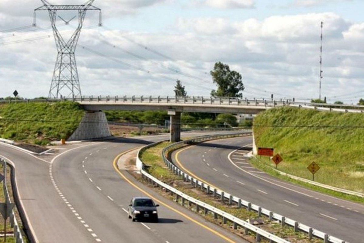 Rige la restricción para el transporte pesado. Rige la restricción para el transporte pesado.