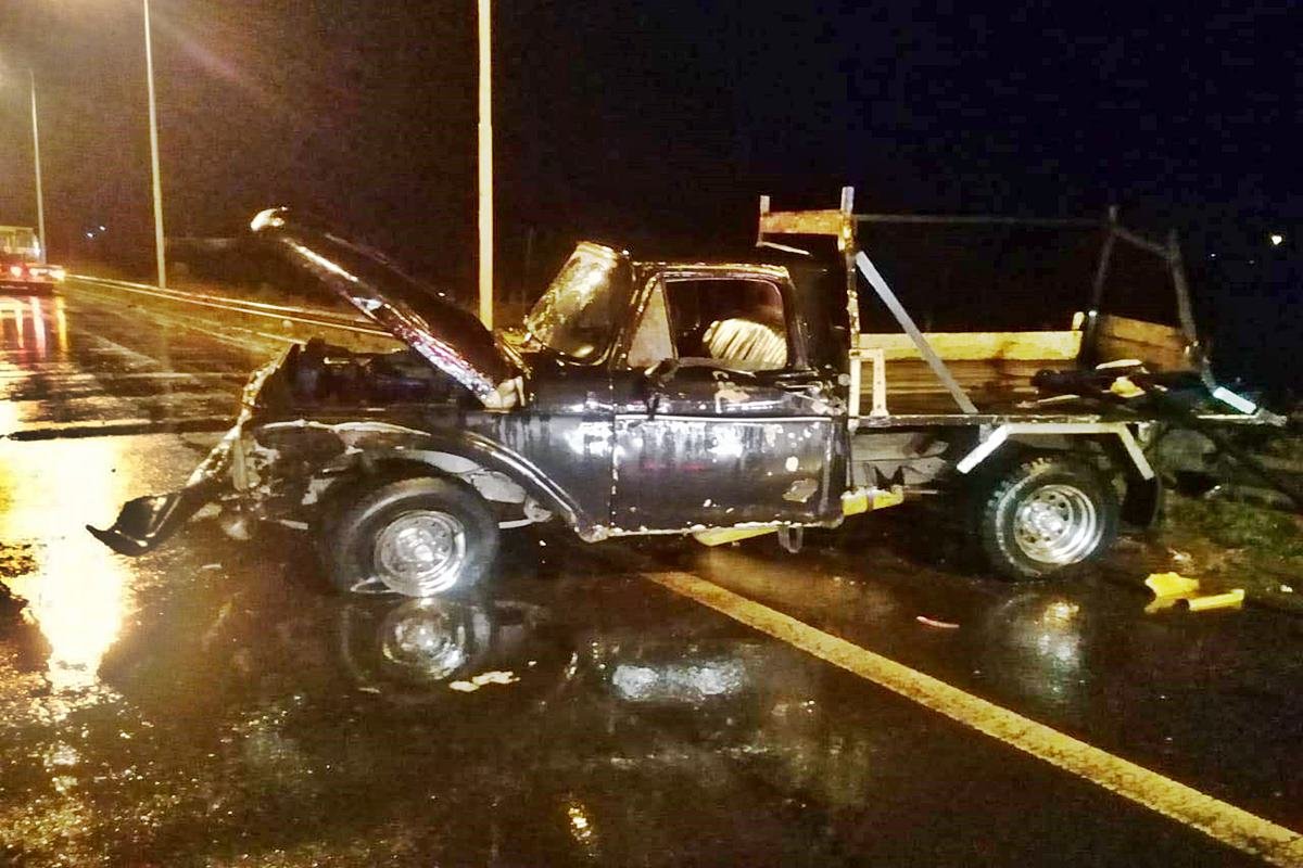 Se desconocen los motivos del siniestro, ocurrido en la lluviosa madrugada.