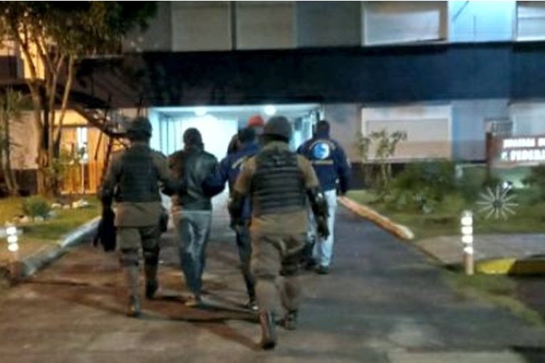 Un importante despliegue policial concret&oacute; cuatro allanamientos por narcomenudeo