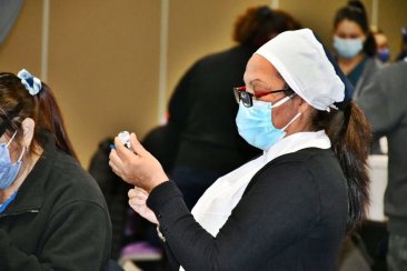 Piden completar esquemas de vacunación con segundas dosis a los adultos jóvenes. Piden completar esquemas de vacunación con segundas dosis a los adultos jóvenes.