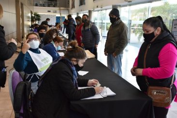 Segundas dosis de AstraZeneca, sin turno pero con fecha de corte. Segundas dosis de AstraZeneca, sin turno pero con fecha de corte.