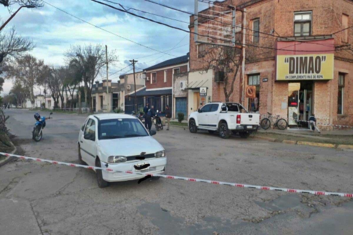 El motociclista termin&oacute; con graves lesiones.