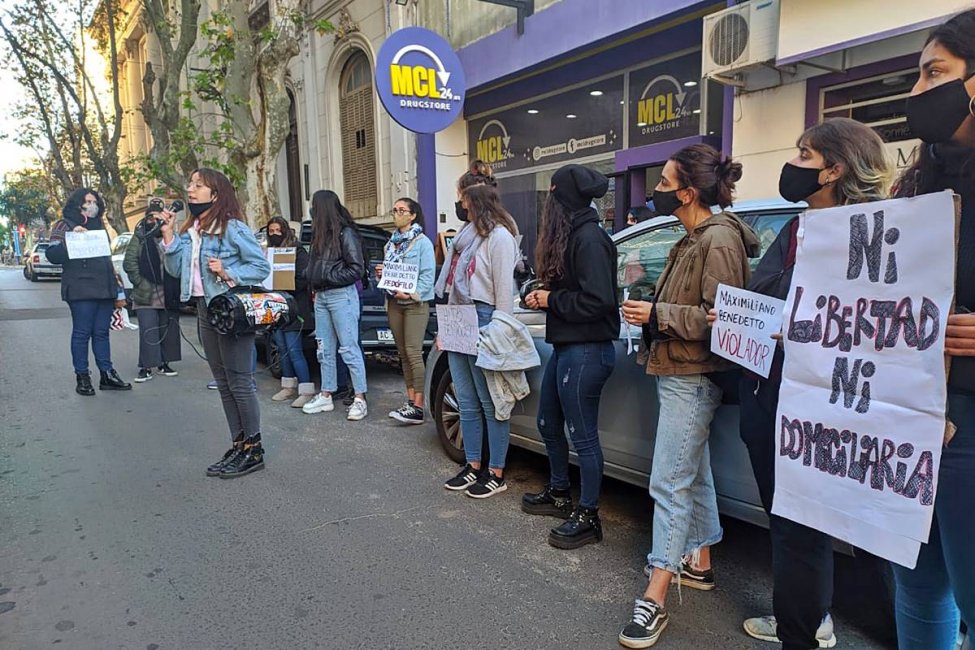 Una veintena de mujeres pidió que Benedetto continúe detenido
