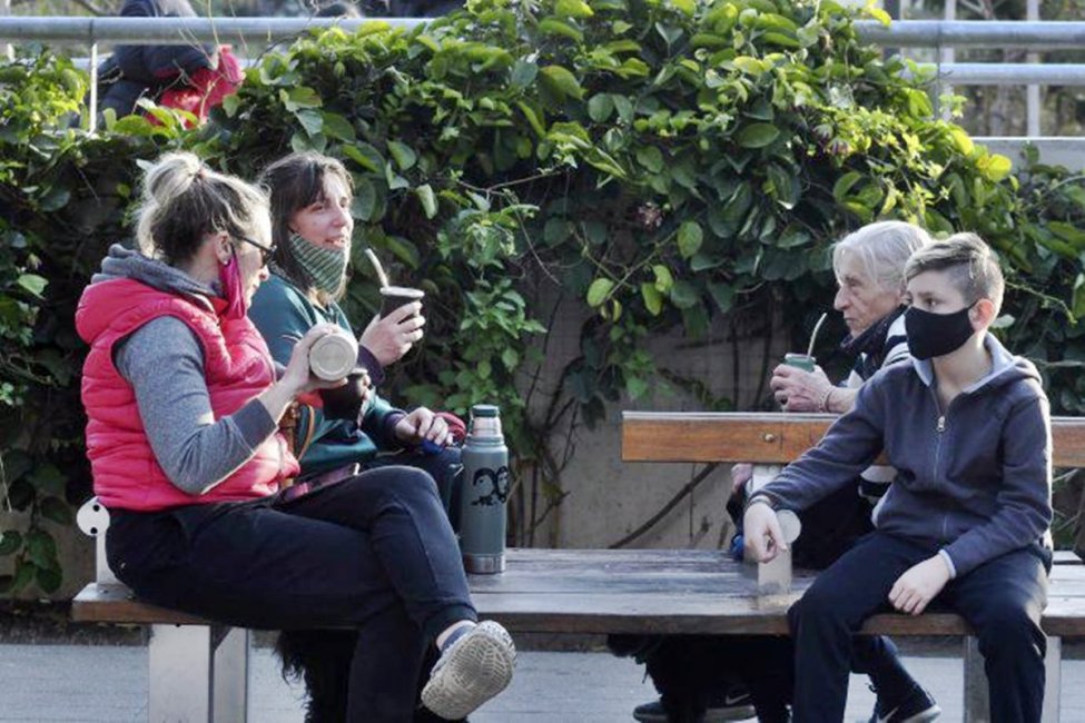 La provincia habilita reuniones sociales en espacios abiertos y otras flexibilizaciones
