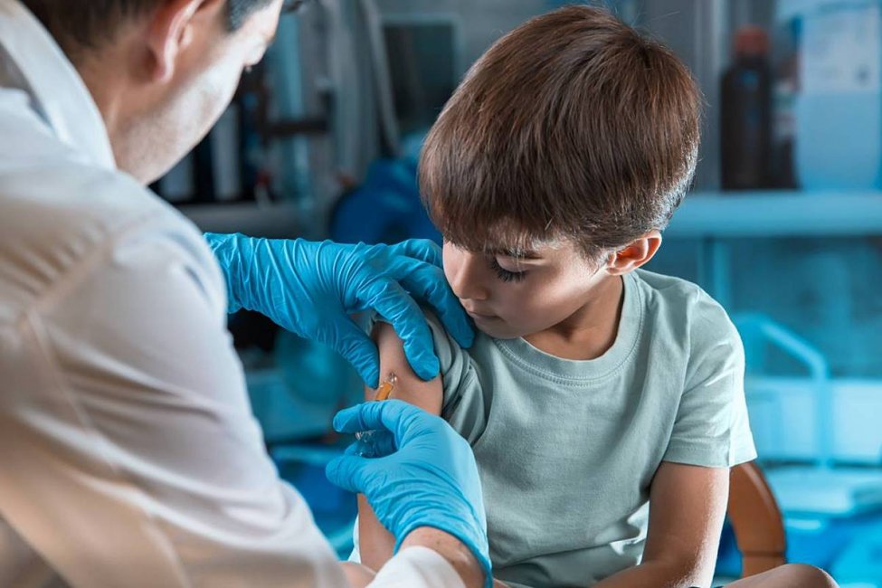 COVID: Crecen los testeos en adolescentes y niños pero preocupa la baja cobertura con segundas dosis