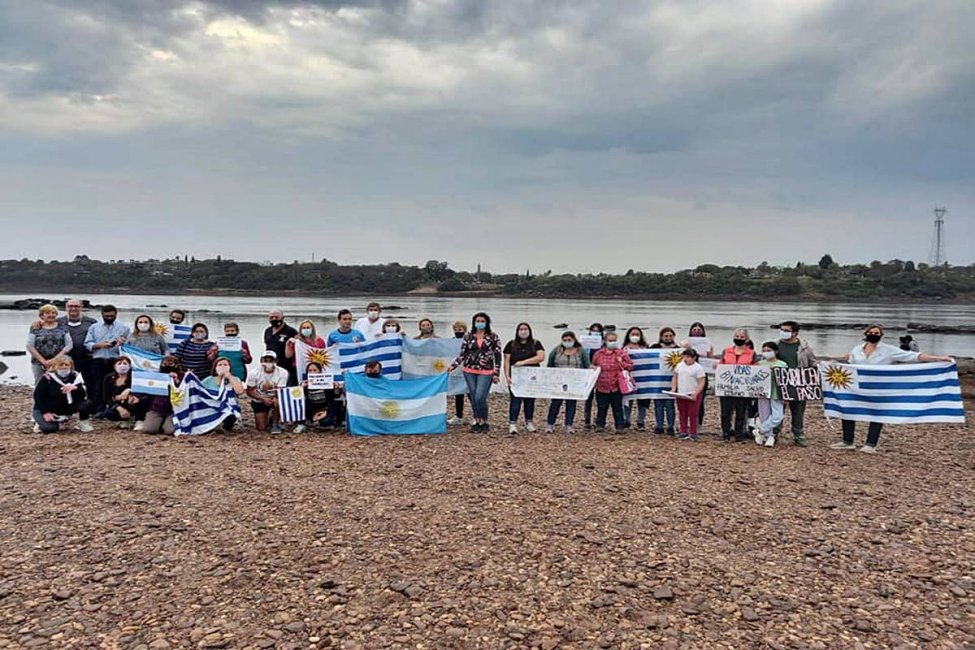 Integrantes del Grupo Puente volvieron a manifestarse simultáneamente en Concordia y en Salto