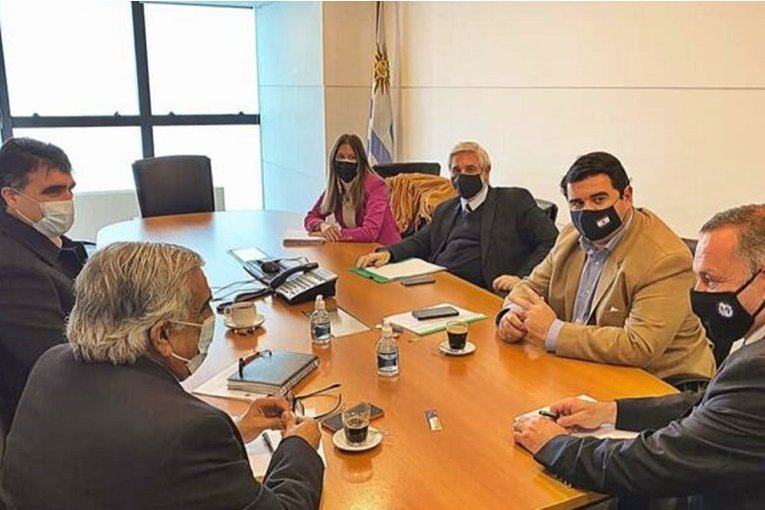 Los intendentes uruguayos gestionan "pol&iacute;ticas de frontera" para la apertura de puentes