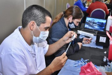 Habrá cuarta dosis de la vacuna COVID en Entre Ríos. Habrá cuarta dosis de la vacuna COVID en Entre Ríos.