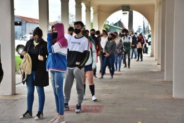 Este jueves, otra vez se vacunará a adolescentes de entre 12 y 17 años. Este jueves, otra vez se vacunará a adolescentes de entre 12 y 17 años.