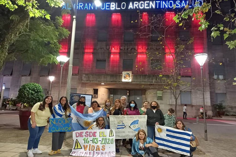 Los integrantes del Grupo Puente llevaron adelante su "segundo día de vigilia" en ambas orillas
