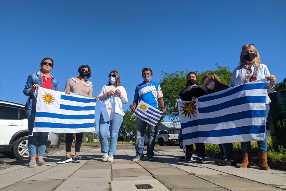 En la vecina orilla ya especulan cuándo se dejaría de pedir el test de antígeno para cruzar la frontera