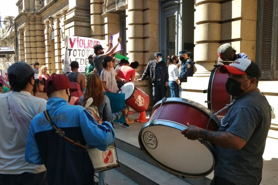 Los familiares de la joven abusada volvieron pedir justicia en las puertas de Tribunales