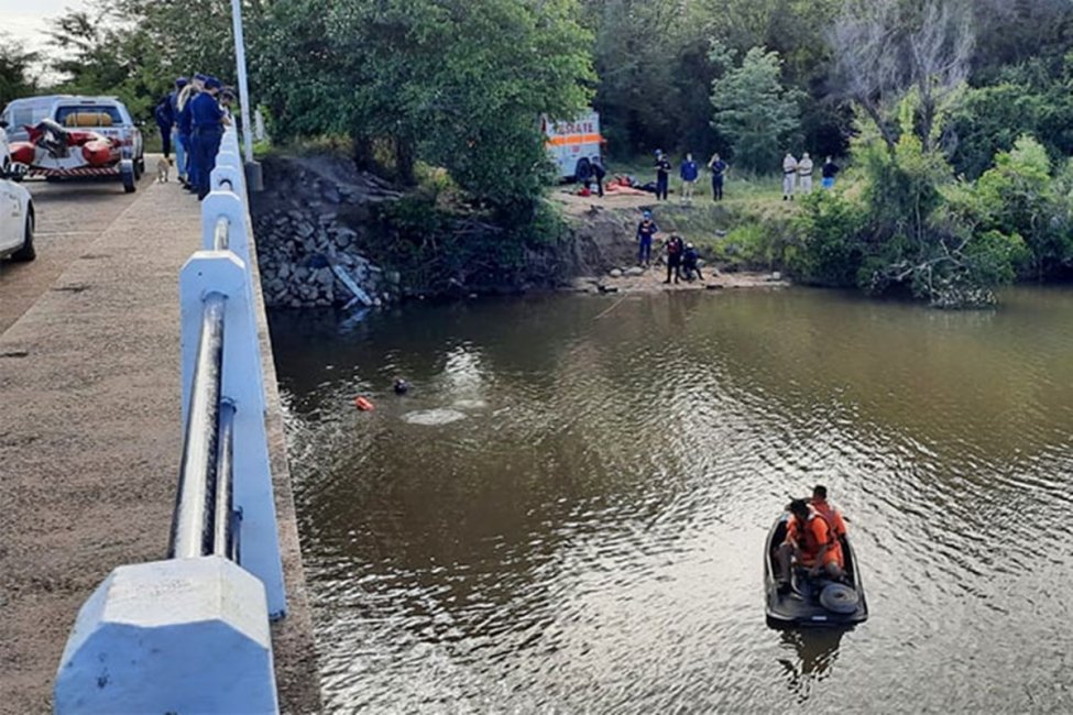 Una mujer murió al caer con su auto a un arroyo del río Uruguay