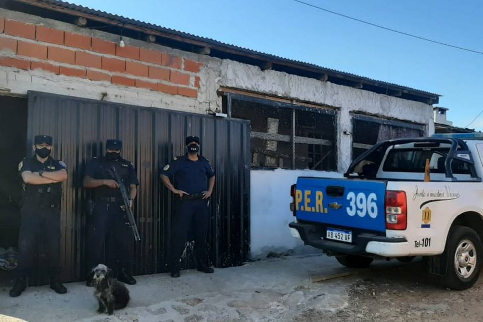 Detuvieron a una mujer tras un allanamiento por narcomenudeo en La Bianca