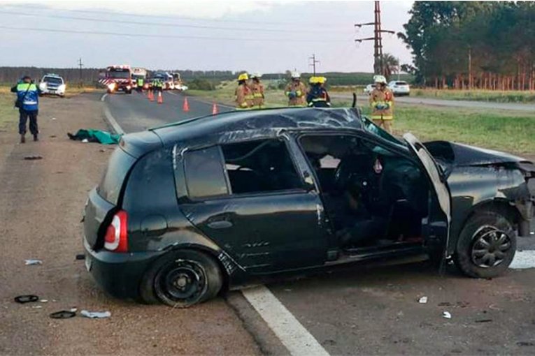 RUTA 14: Un auto volc&oacute; y dos personas perdieron la vida en la Autov&iacute;a Artigas