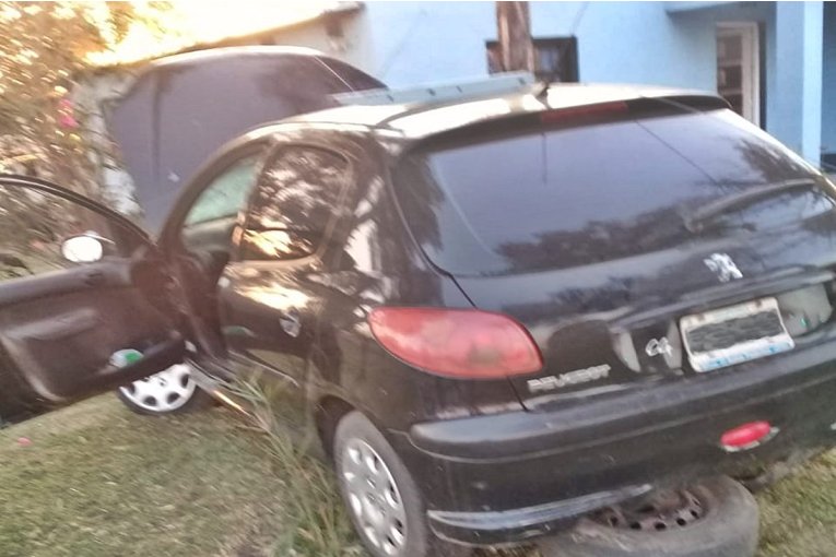 INS&Oacute;LITO: Con 1.77 de alcohol en sangre casi se mete con auto y todo en una comisar&iacute;a