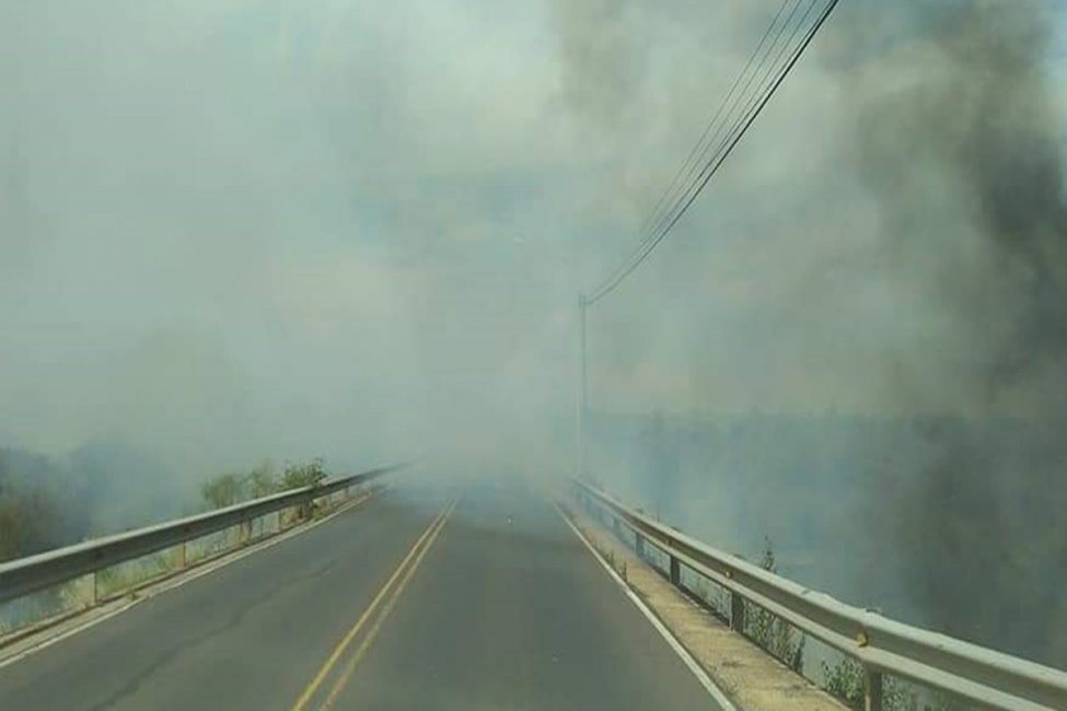 Una cortina de humo obligó a cortar la circulación vehicular del Puente Alvear