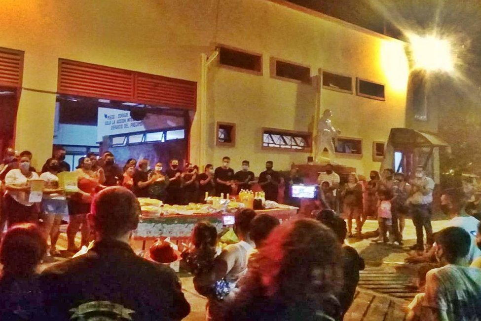 Vecinos se convocaron para realizar donaciones al cuartel de Bomberos Voluntarios en Concordia