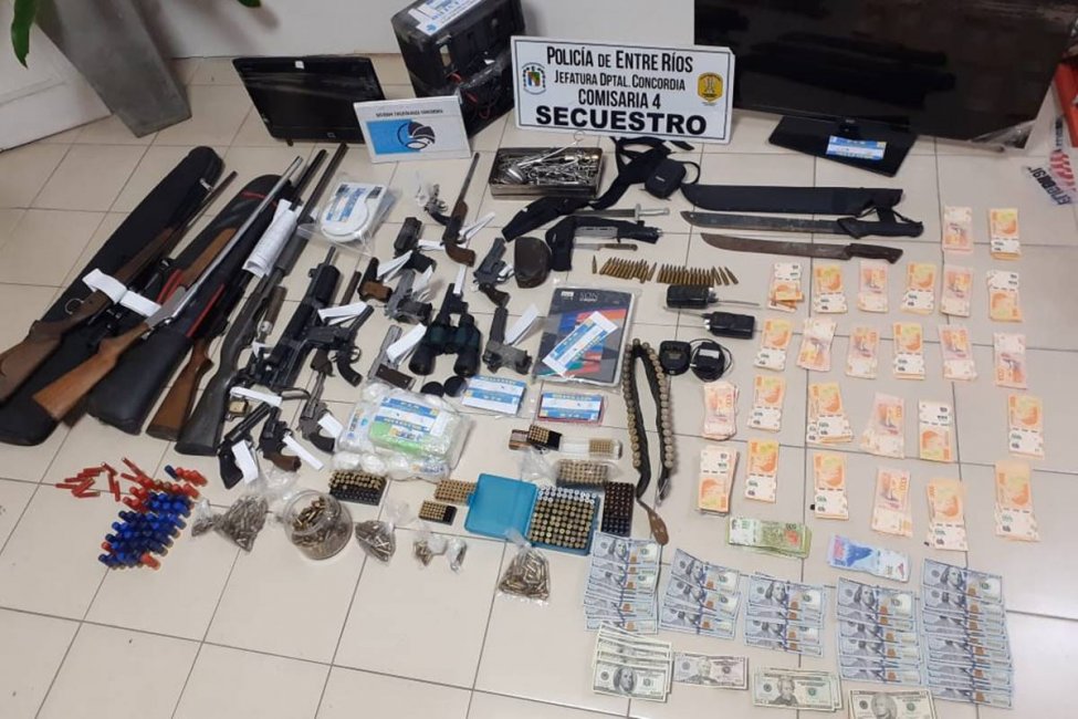 El detalle de lo que secuestró la policía en la vivienda de avenida Presidente Illia