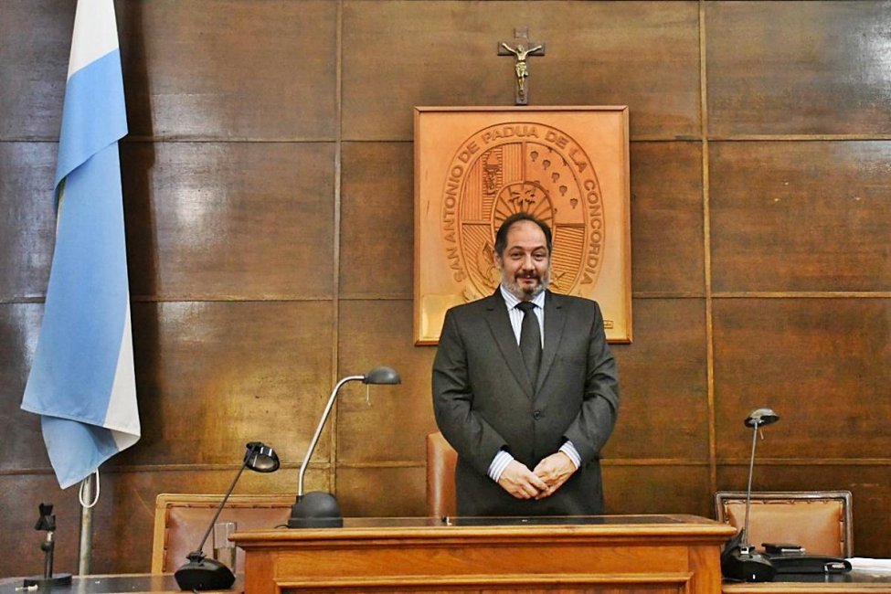 Cedro precisó qué requisitos deberá cumplir Enrique Cresto si decide volver a la intendencia