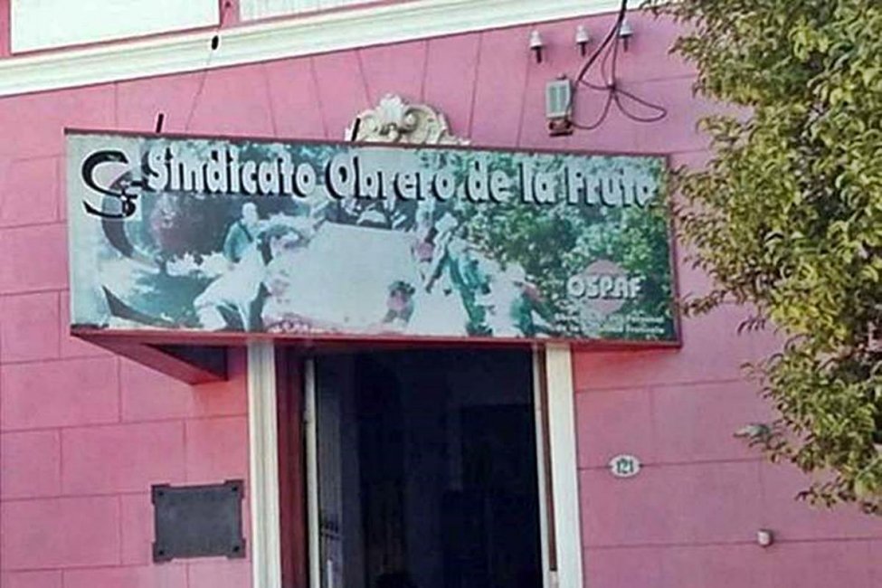 Un grupo de trabajadores del citrus afirma que denunció penalmente al secretario general del Sindicato de la Fruta