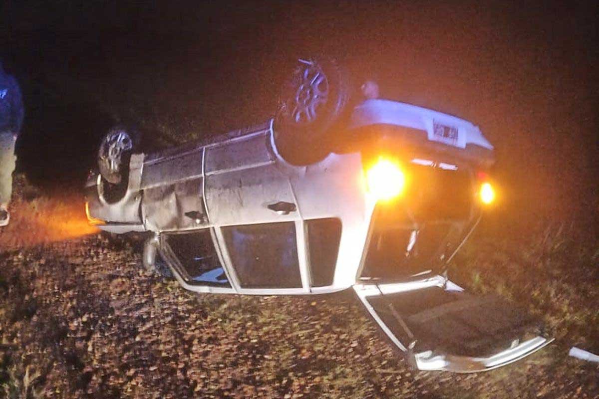 El conductor termin&oacute; con lesiones leves.