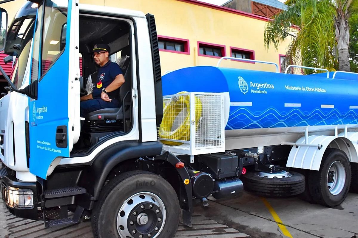El camión del ENOHSA que fue donado a los Bomberos Voluntarios de Concordia