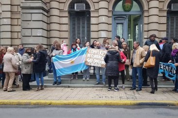 Los manifestantes se concentraron frente a los tribunales de calle Mitre Los manifestantes se concentraron frente a los tribunales de calle Mitre