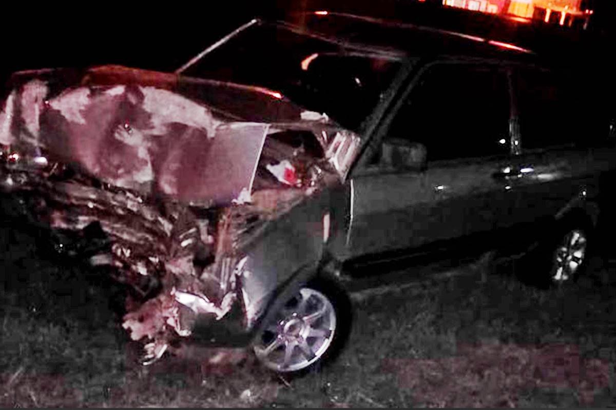 Conductor perdió el control de su auto y chocó contra un árbol en Ruta ...