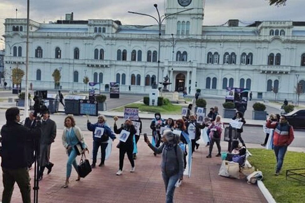 Senadores del PJ repudiaron el escrache y la violencia contra los integrantes del jurado de enjuiciamiento