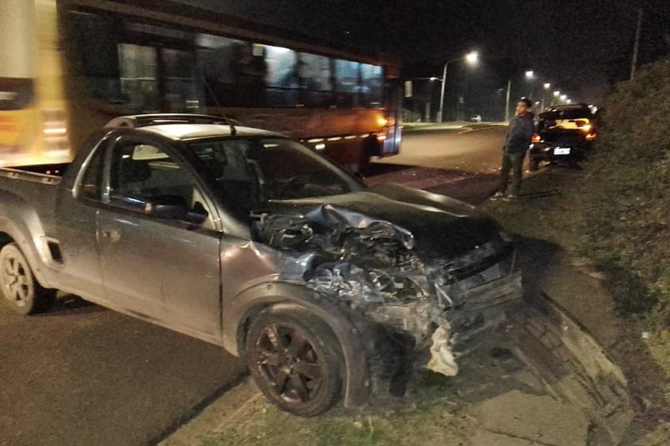 Otra vez la avenida Monseñor Rösch fue escenario de un violento choque frontal