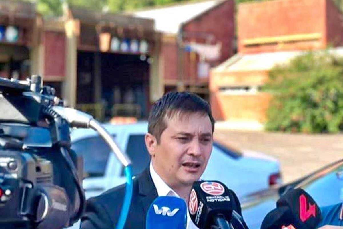 El funcionario cruz&oacute; duramente al legislador.