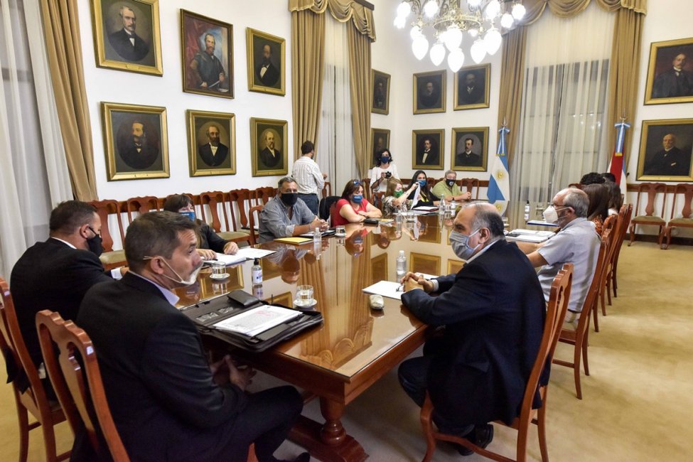 Los gremios estatales también fueron convocados por el gobierno provincial para discutir salarios
