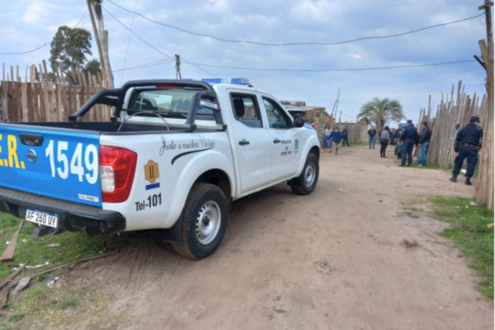 Cinco detenidos y secuestro de droga tras un amplio operativo de la policía en un asentamiento de la zona oeste