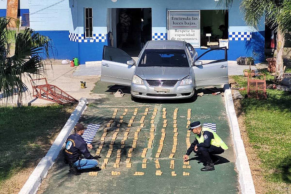 La droga iba oculta en un doble fondo del rodado.