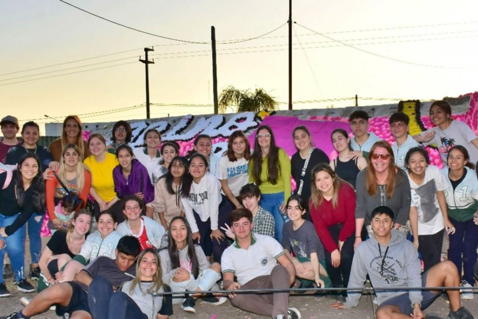 Fundación CONASED visitó a los estudiantes en la previa al desfile de carrozas