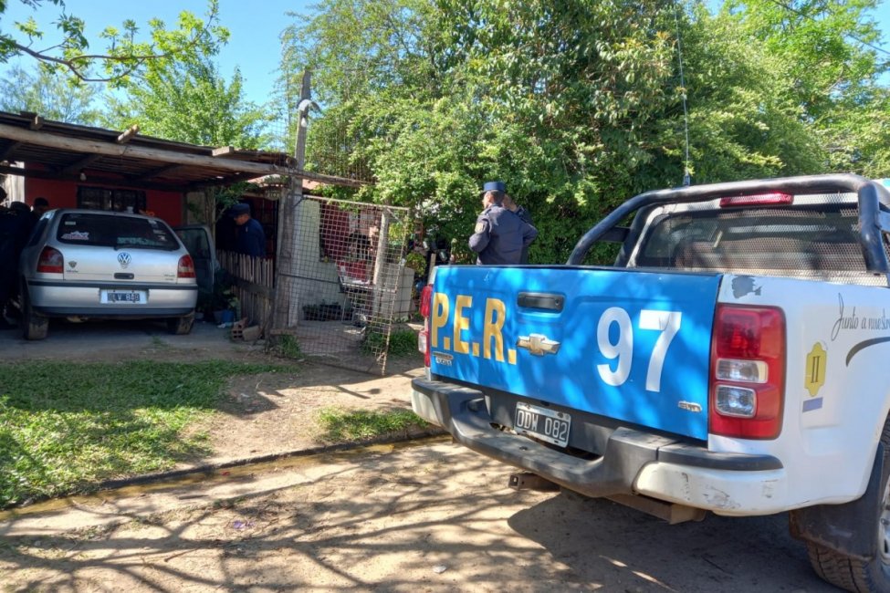 Secuestraron un auto por el hombre asesinado y quemado en un baldío