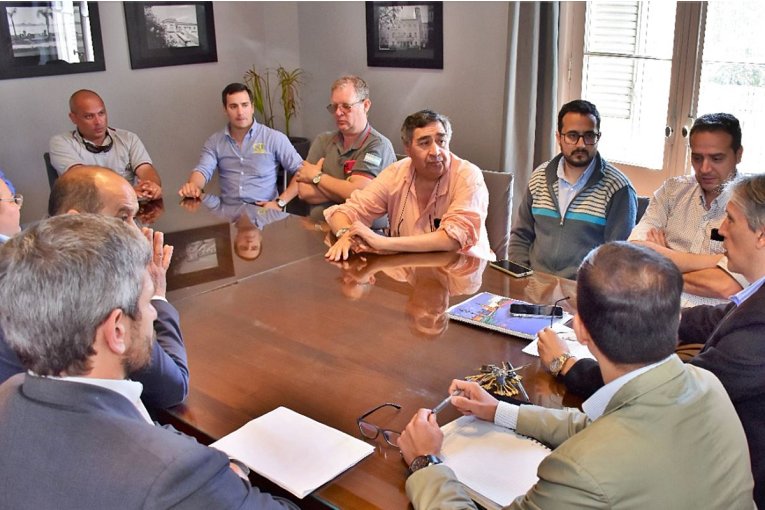 Tras una reuni&oacute;n en el municipio todas las empresas de colectivos restablecen el servicio