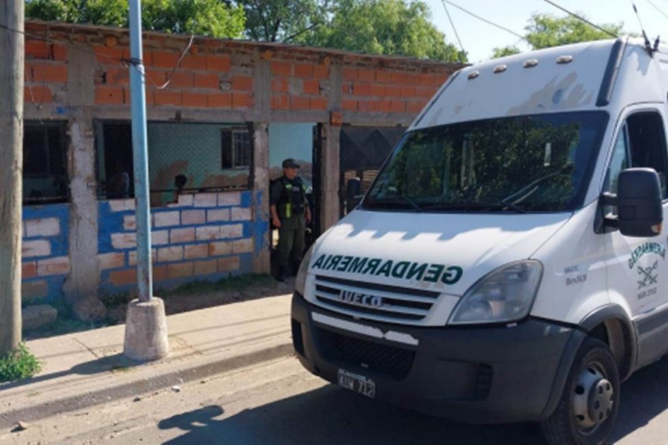 Gendarmería secuestró droga y detuvo a dos personas en un barrio de la zona sur